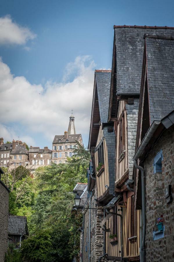 Hôtel particulier Le Mercier de Montigny -Une nuit sur les remparts- Fougères Exterior foto