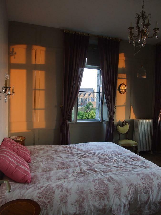 Hôtel particulier Le Mercier de Montigny -Une nuit sur les remparts- Fougères Exterior foto
