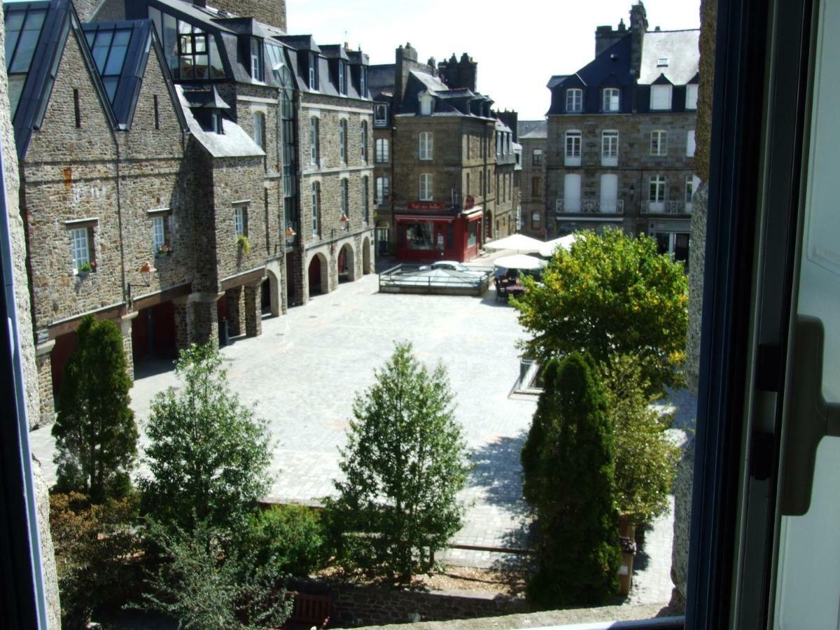 Hôtel particulier Le Mercier de Montigny -Une nuit sur les remparts- Fougères Exterior foto